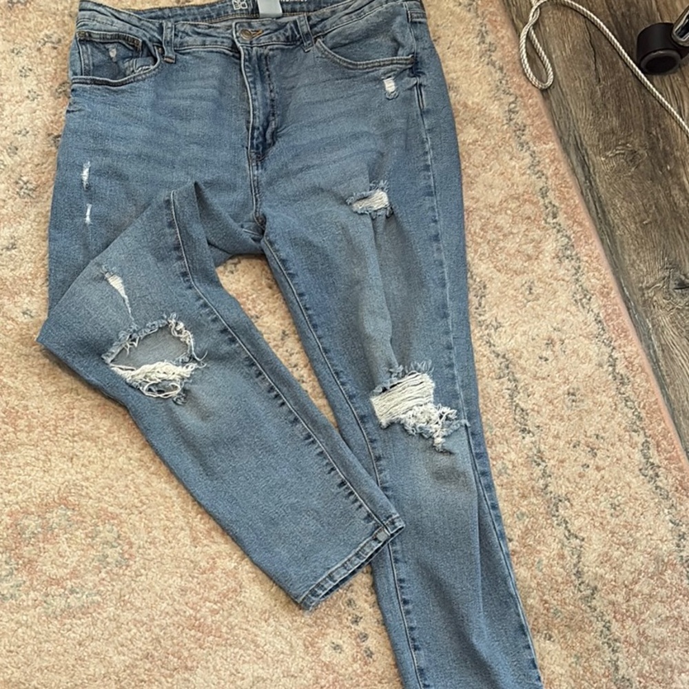 No Boundaries Blue Jeans with Classic Denim Detailing